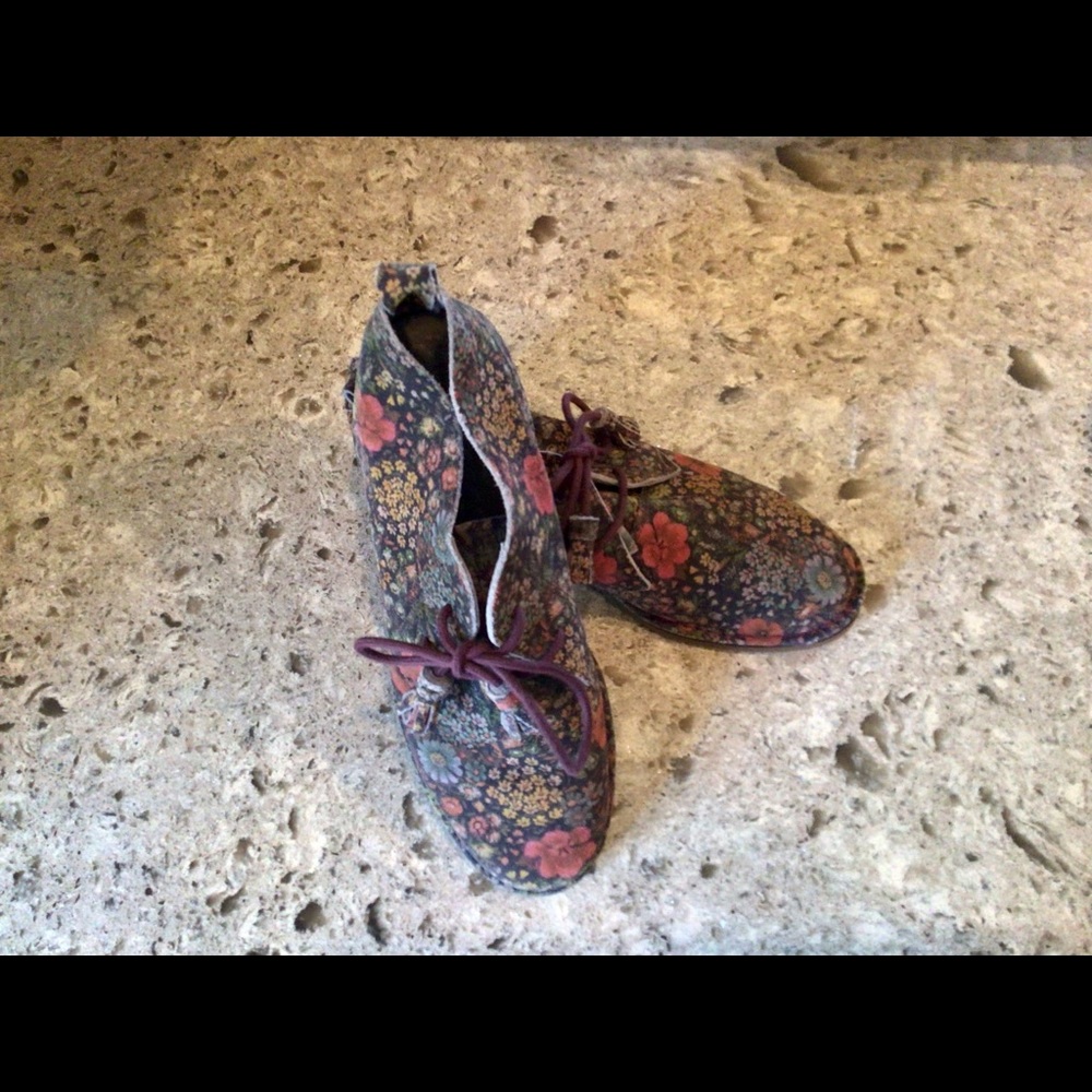 Hush Puppies Cyra Catelyn Floral Suede Boot 9W